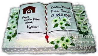 Svatební dorty – dort krémový obdélník na vrchu s otevřenou knihou, zdobený chryzantémami s05